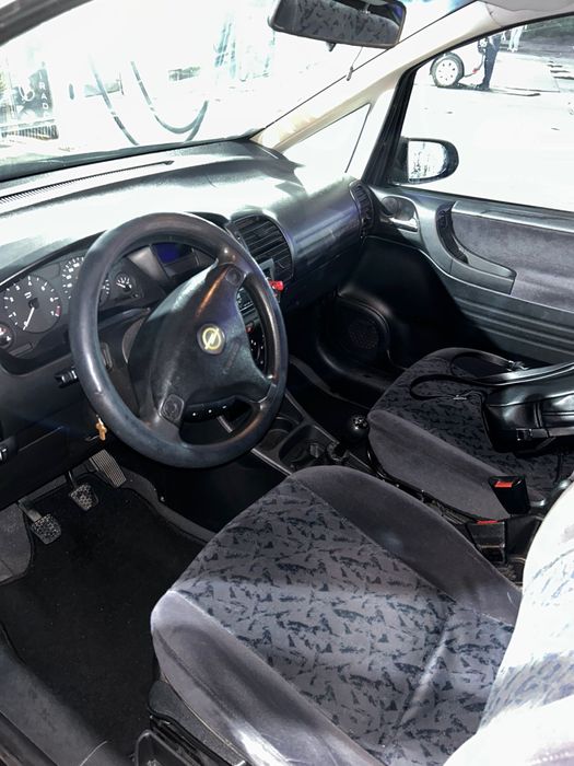 Opel zafira.