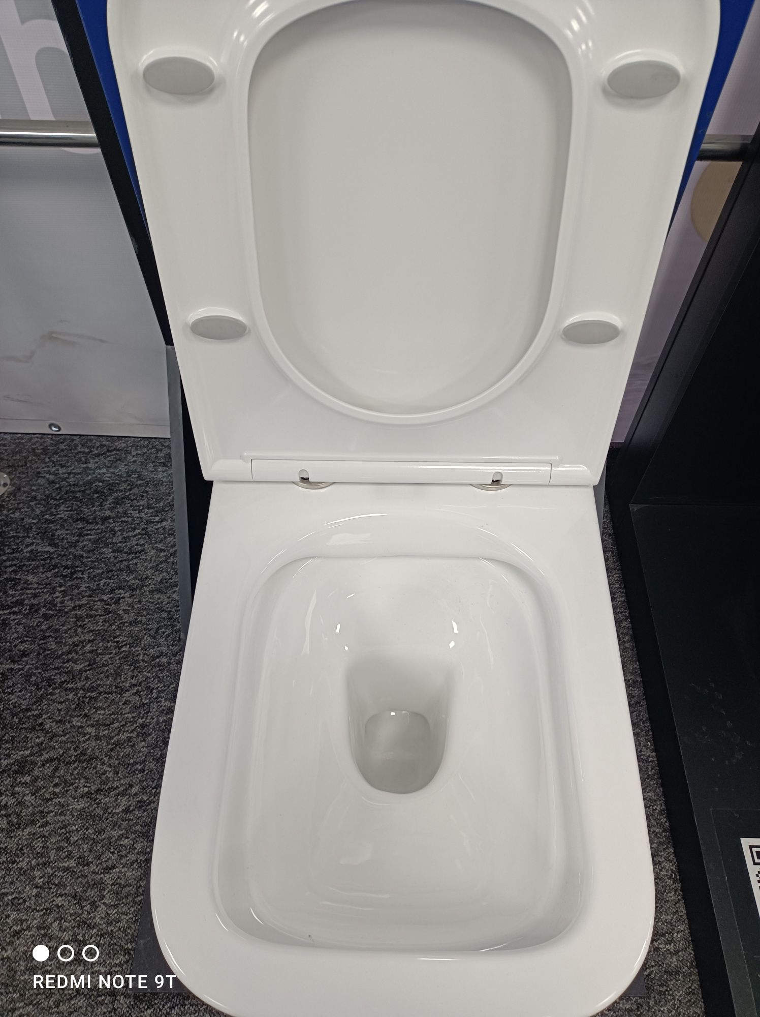 Lavita Lago miska wc z deską