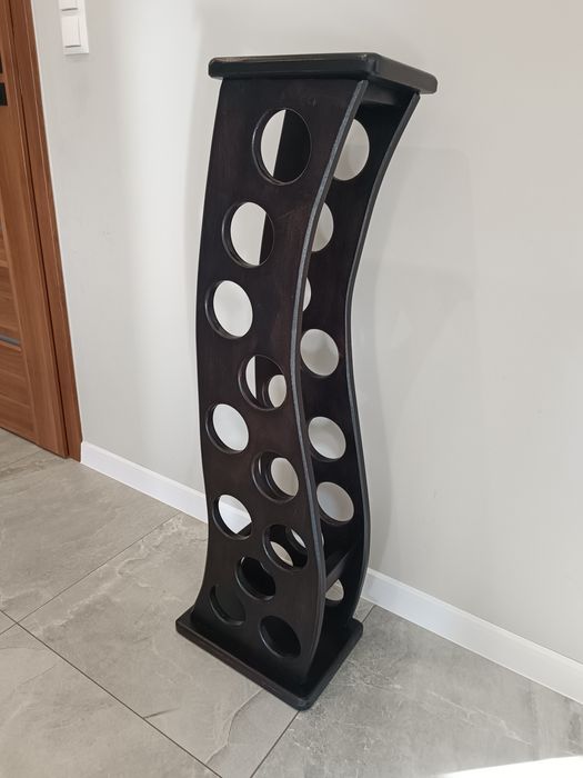 Drewniany stojak na wino