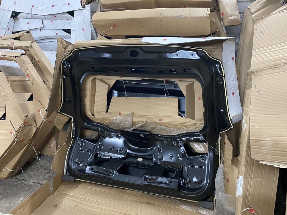 Задня ляда, кришка багажнику Jeep Cherokee KL 2014-2019