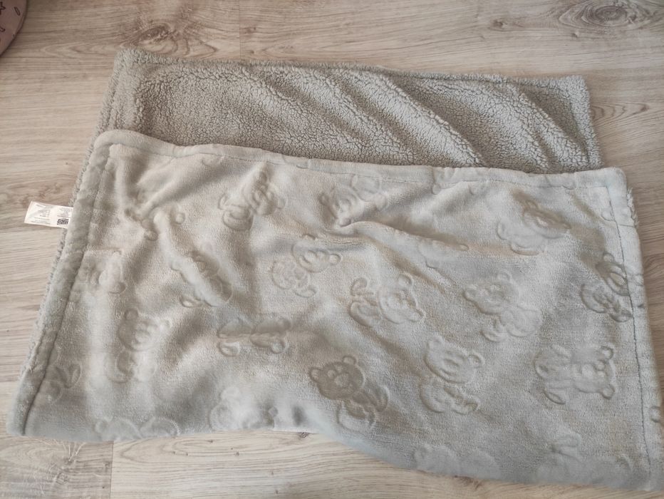 Szary kocyk niemowlęcy