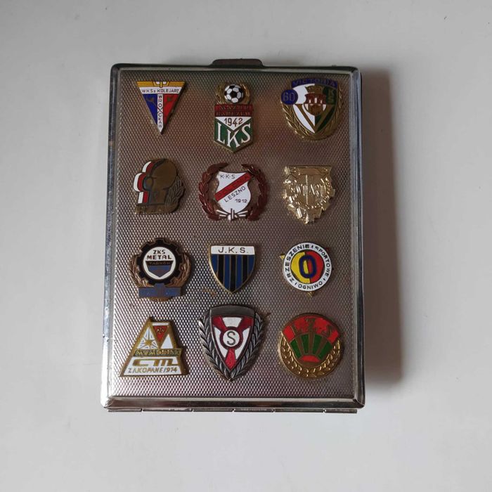 Papierośnica z Odznakami Klubów Piłkarskich