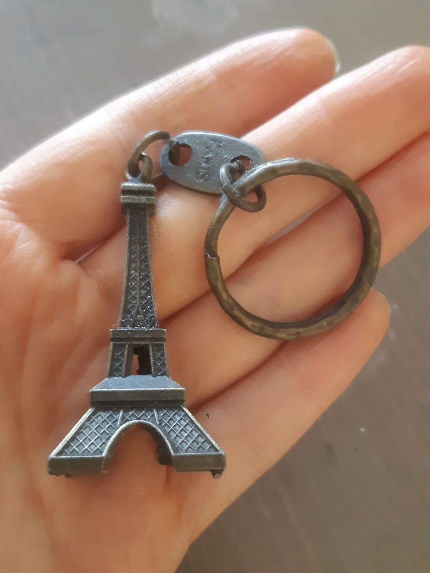 Brelok do kluczy wieża Eiffla metal brązowy nowy