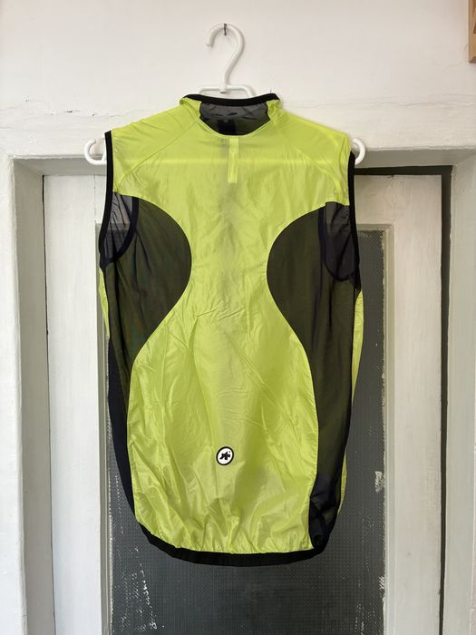 Велосипедна вітрозахисна жилетка Assos Wind Vest розмір М