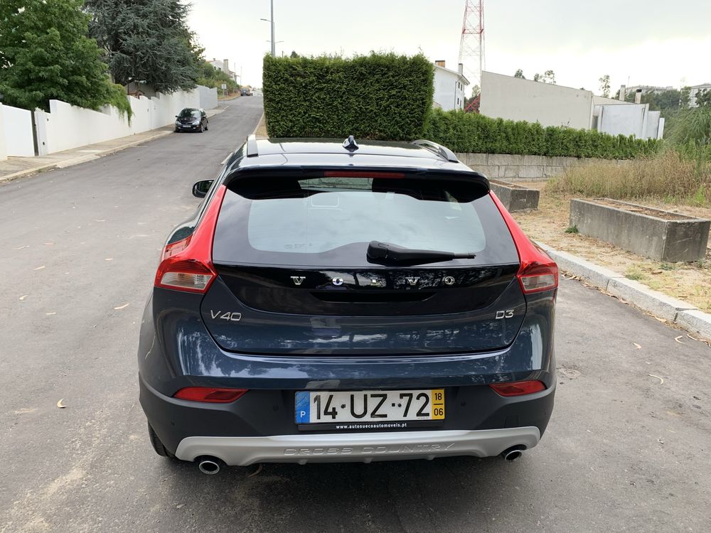 VOLVO V40 Cross Country D3