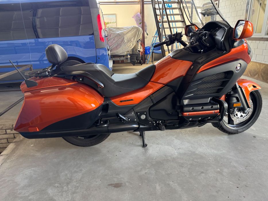 Продам мотоцикл HONDA GL1800 (ГолдВін)