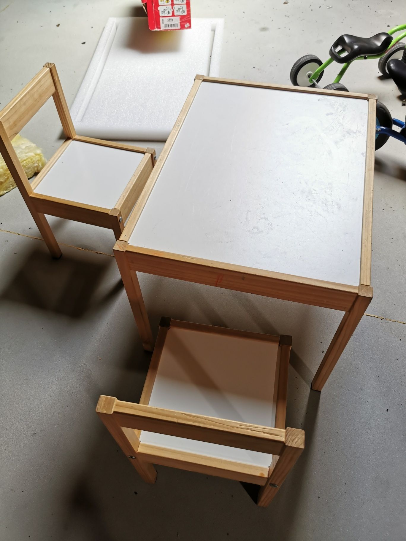 Stolik i dwa krzesła IKEA