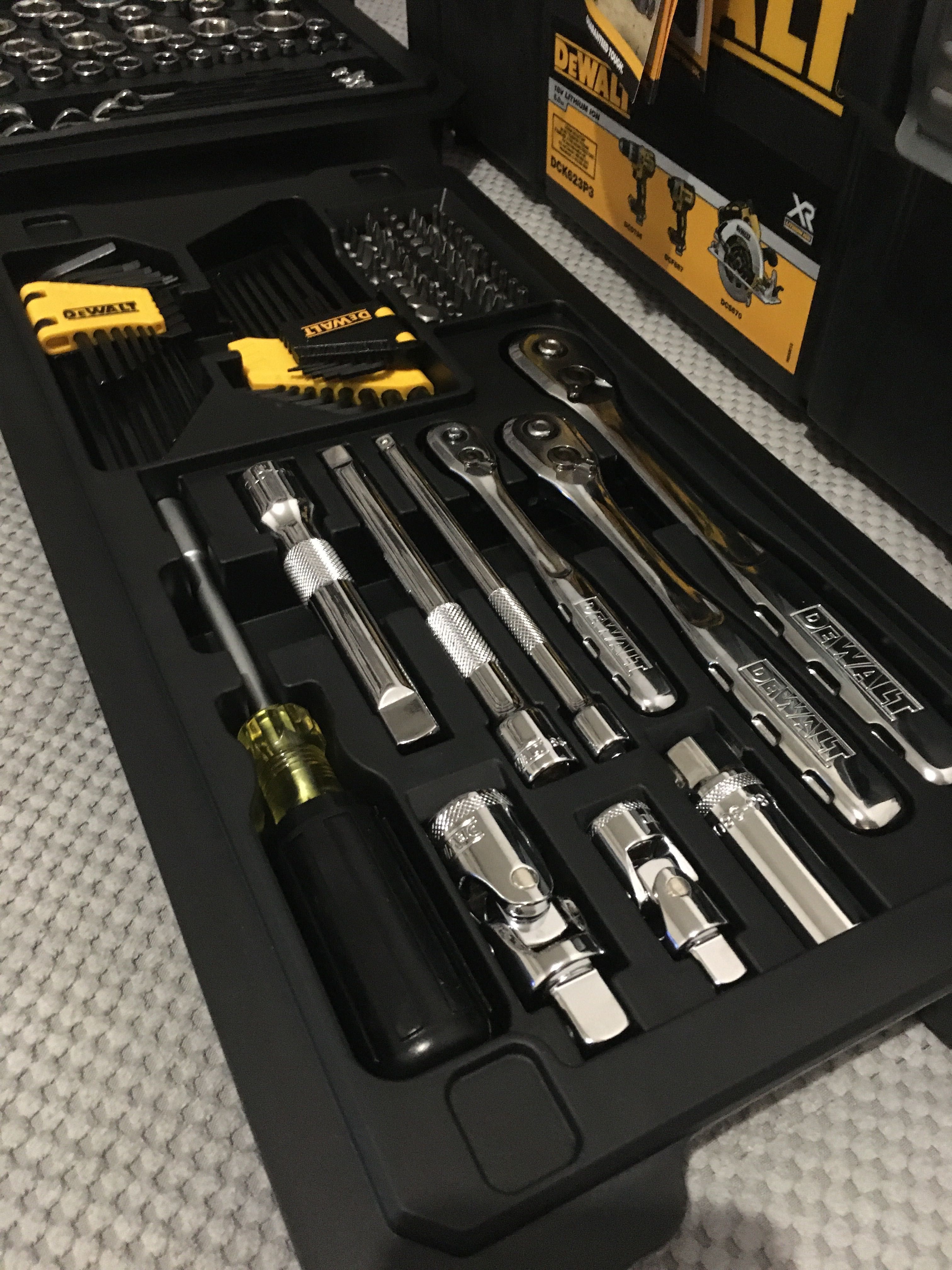 Dewalt zestaw dla mechanika 226 czesci
