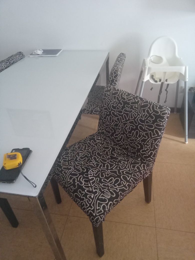 Mesa de sala xom 4 cadeiras