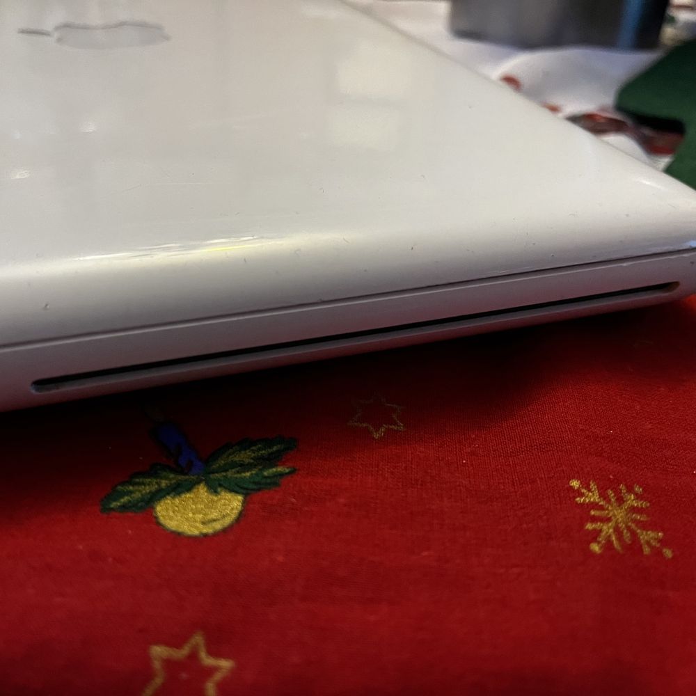 MacBook A1342 klasyk