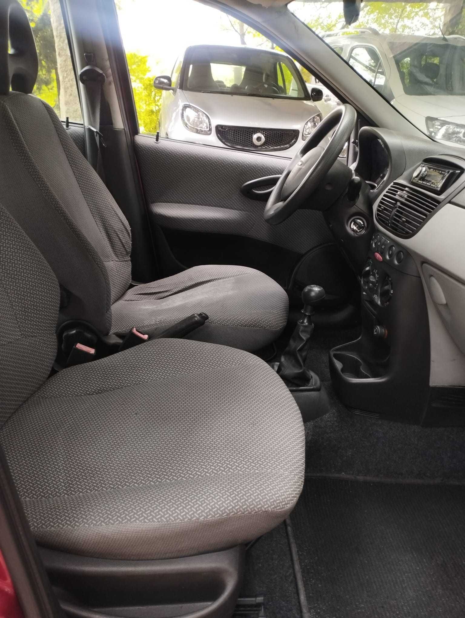 Fiat Punto 1.2 – Econômico, Direção Elétrica e Pronto a Andar!