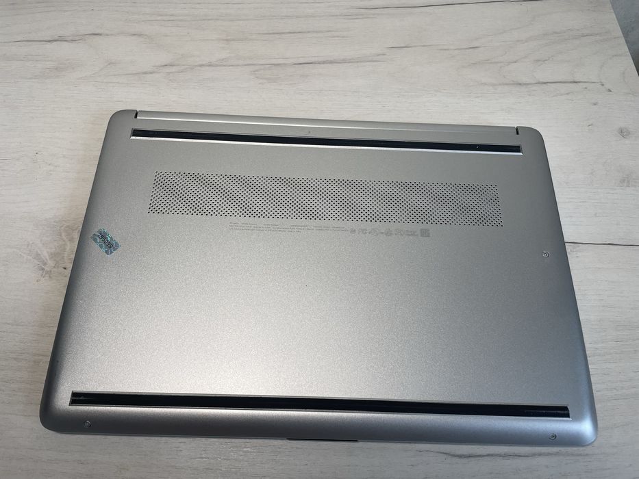 Сучасний HP 14z-fQ1000 AMD Ryzen 3 5300U 16GB 256GB Full HD IPS