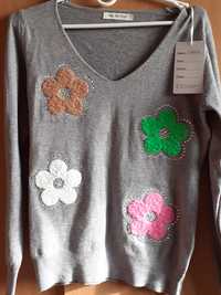 Sweter w kwiaty aplikacja
