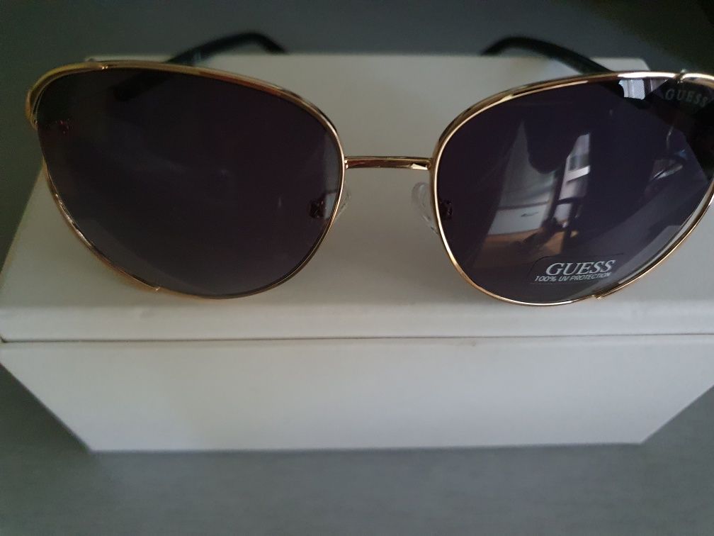 Солнцезащитные очки GUESS