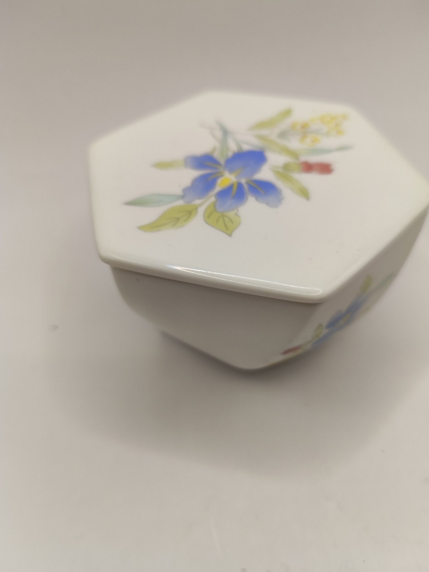 Puzdro puzderko szkatułka pojemnik porcelana Royal Bone China Poole