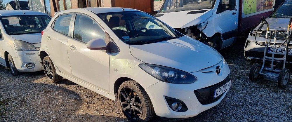 Mazda 2 2014r, 1.6 Diesel. Uszkodzony lewy tył. Jeździ.
