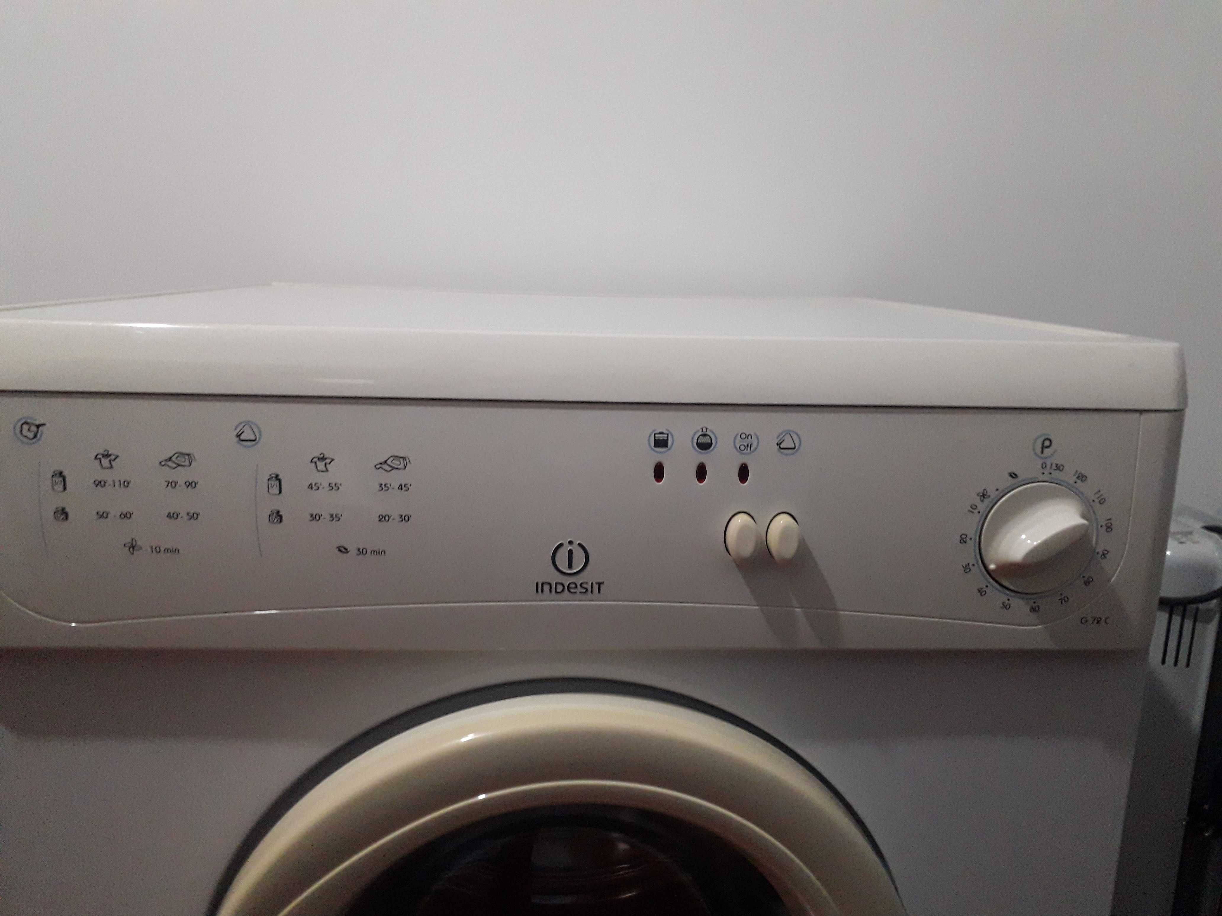 Máquina de secar roupa