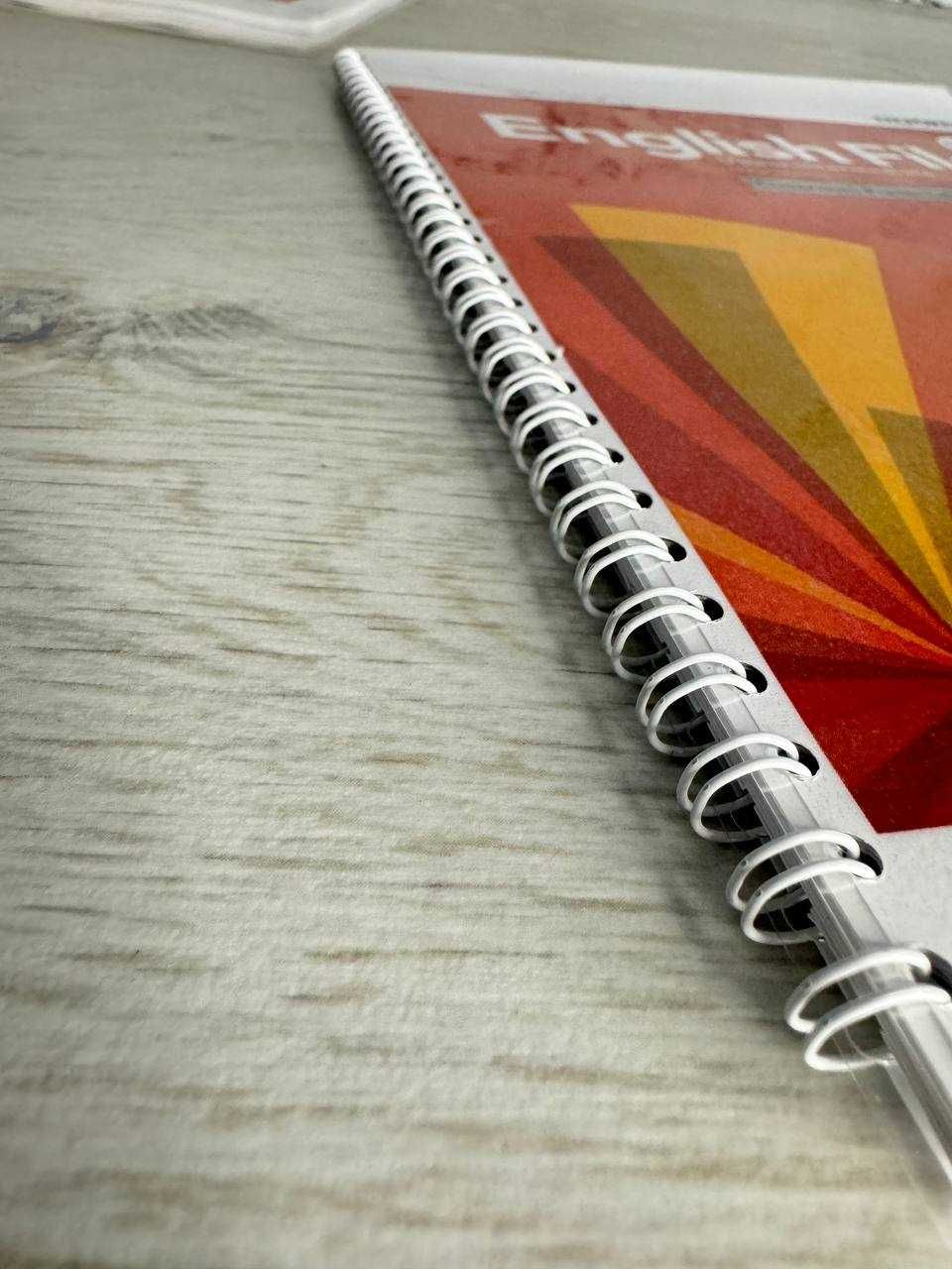 English File є всі рівні та видання (комплект книга + зошит)