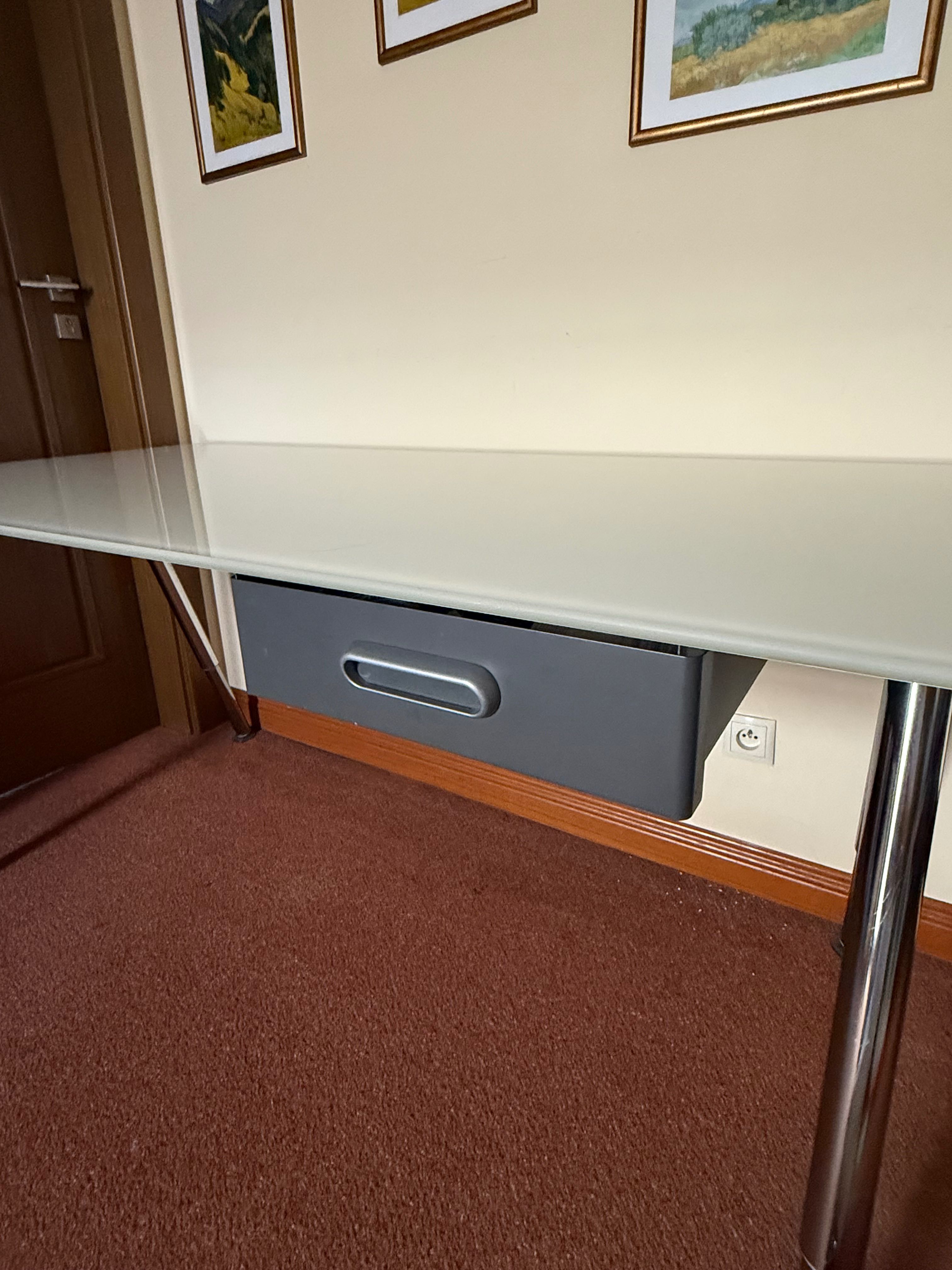 Biurko: białe szkło 160/80/1 cm, regulowana wysokość - IKEA