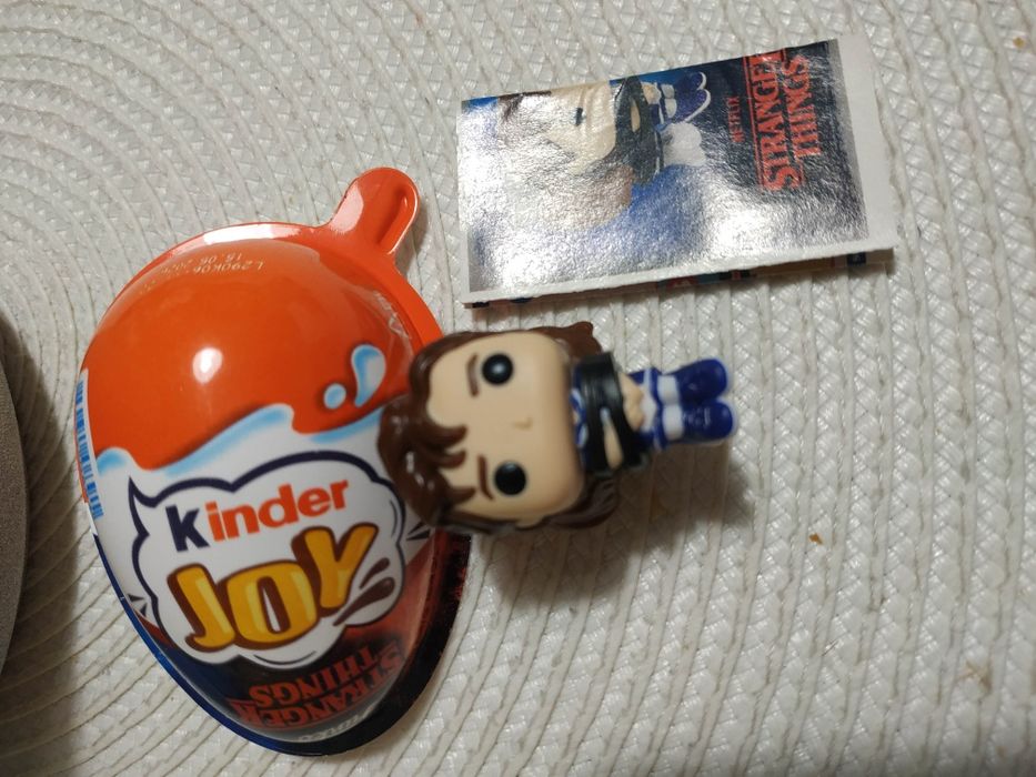 Figurka Stranger Things Kinder joy Steve i Robin