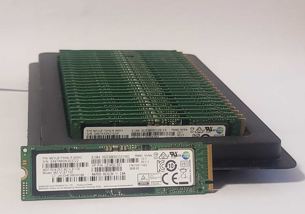 SSD 256gb Samsung PM981. m.2 nvme 2280 tlc. отличное состояние.