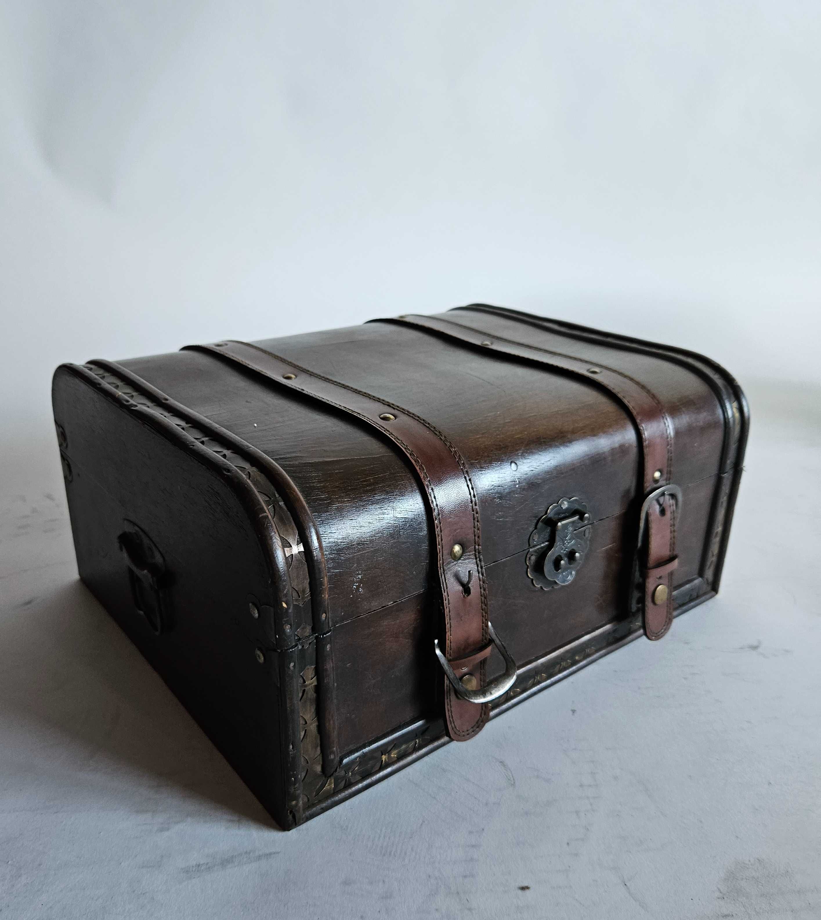 Drewniany kufer vintage