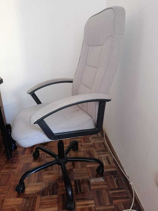 Cadeira de secretária usada
