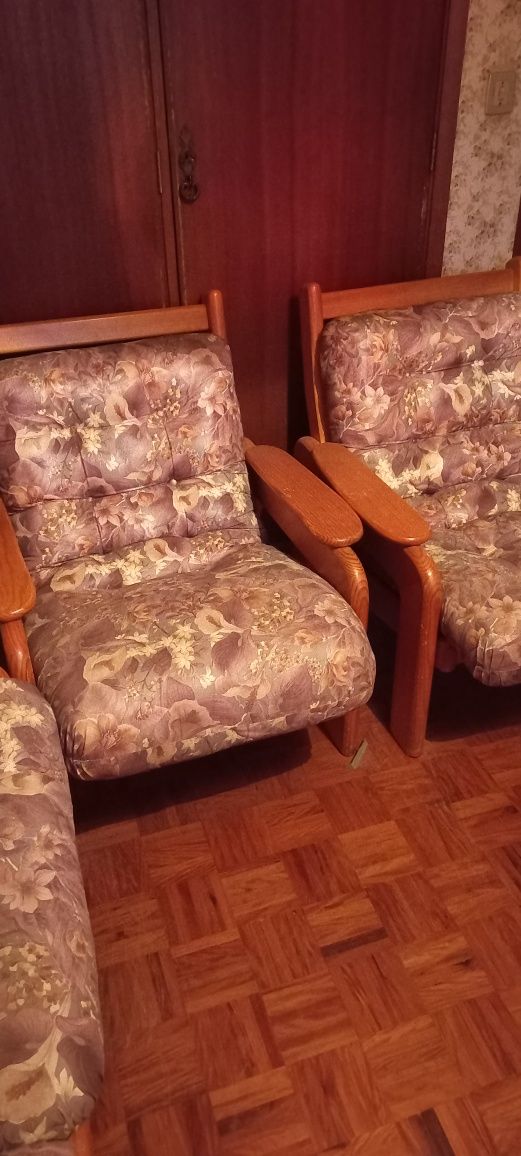 3 sofás: 1 terno e 2 individuais