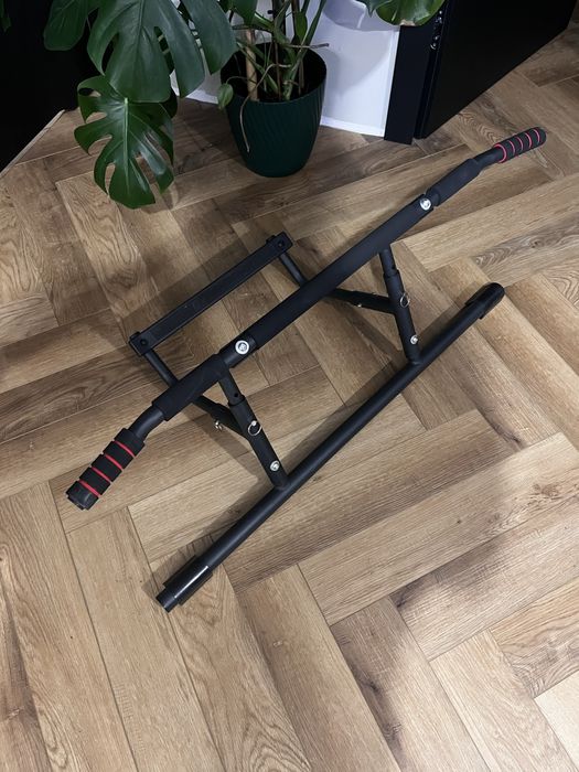 Drążek do podciągania na ościeżnicę