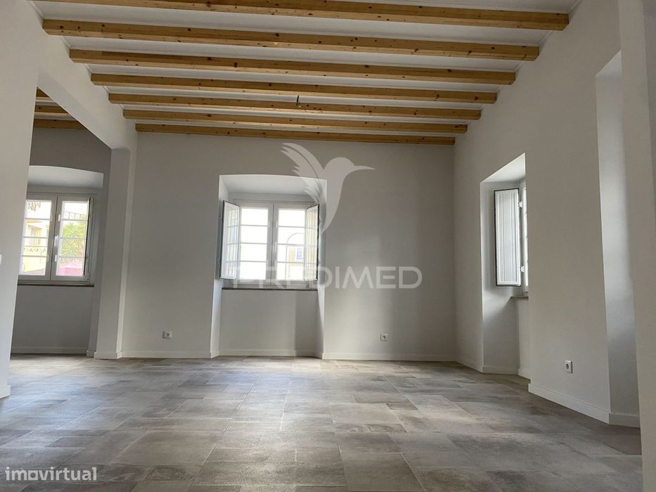 Moradia T3 para venda em pleno centro de Santiago do Cacem.