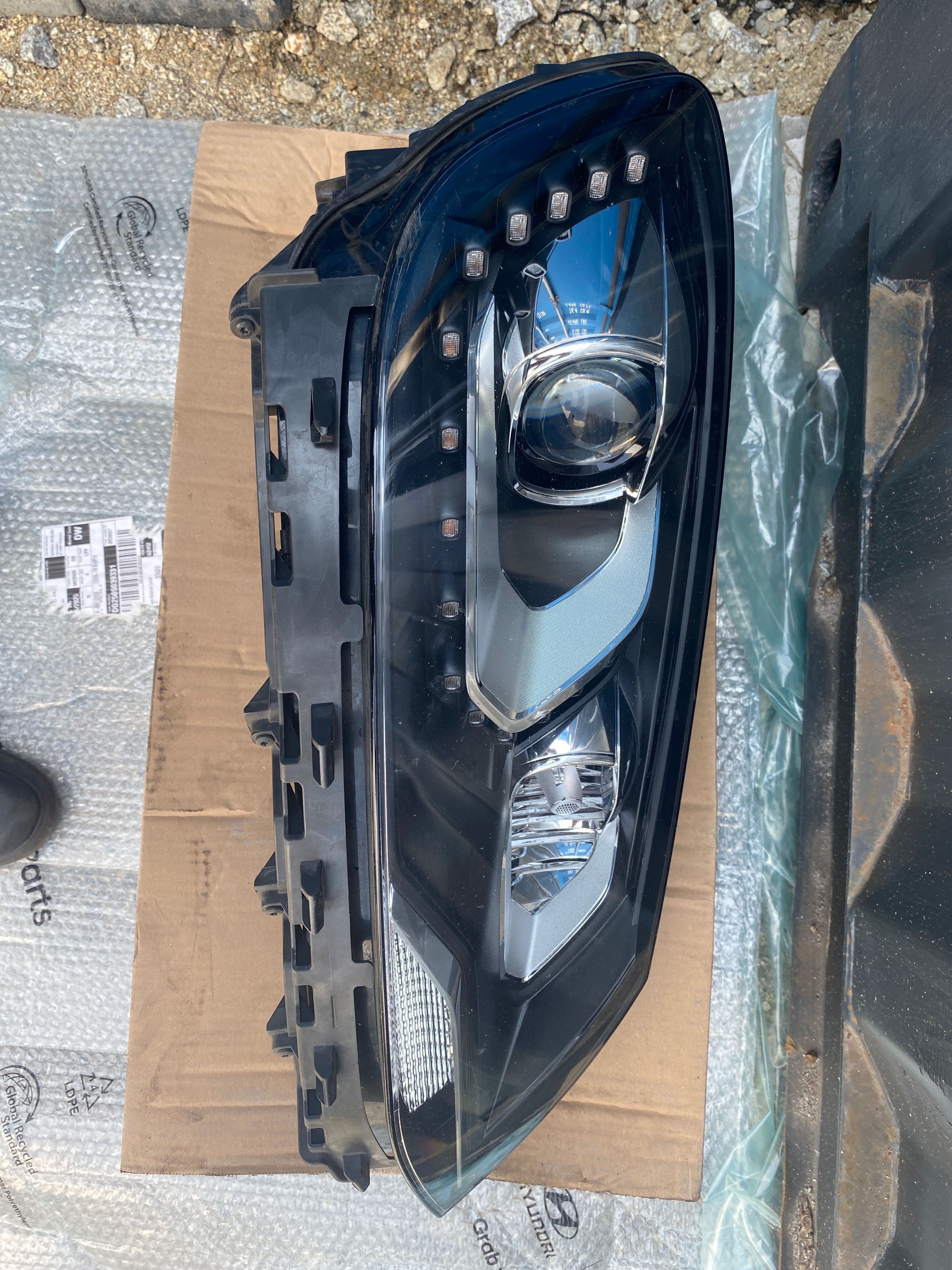 VW SHARAN II 7N1 Bi-Xenon lampa przednia przód prawa skrętna idealna