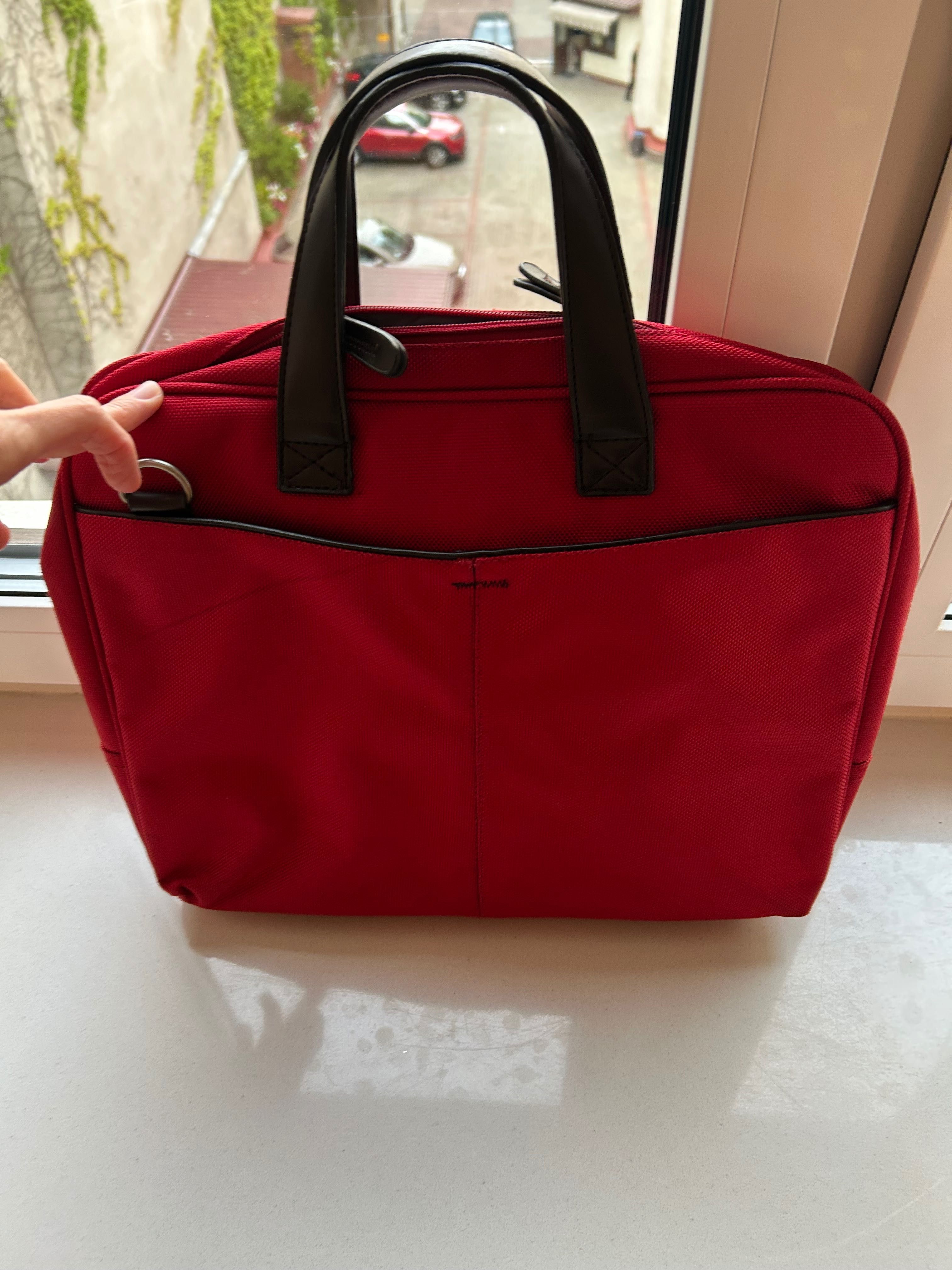 Torba na laptopa czerwona