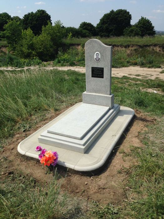 Пам'ятники з мармуровою крихти.Встановлення, реставрація,плитка.