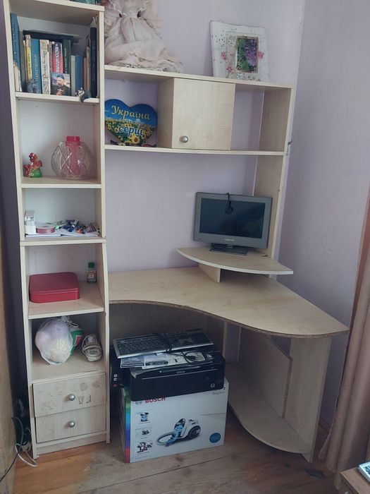 Продаеться компьютерно-письмовий стіл