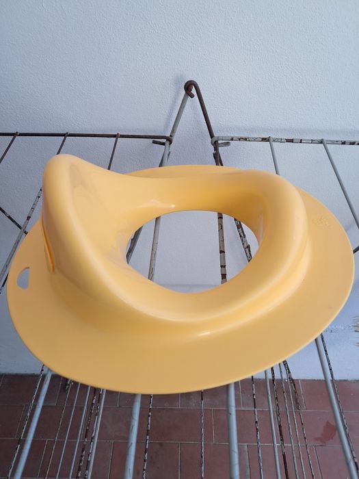 Pote e adaptador de sanita para crianças