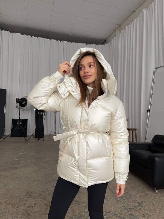 Жіночий зимовий пуховик