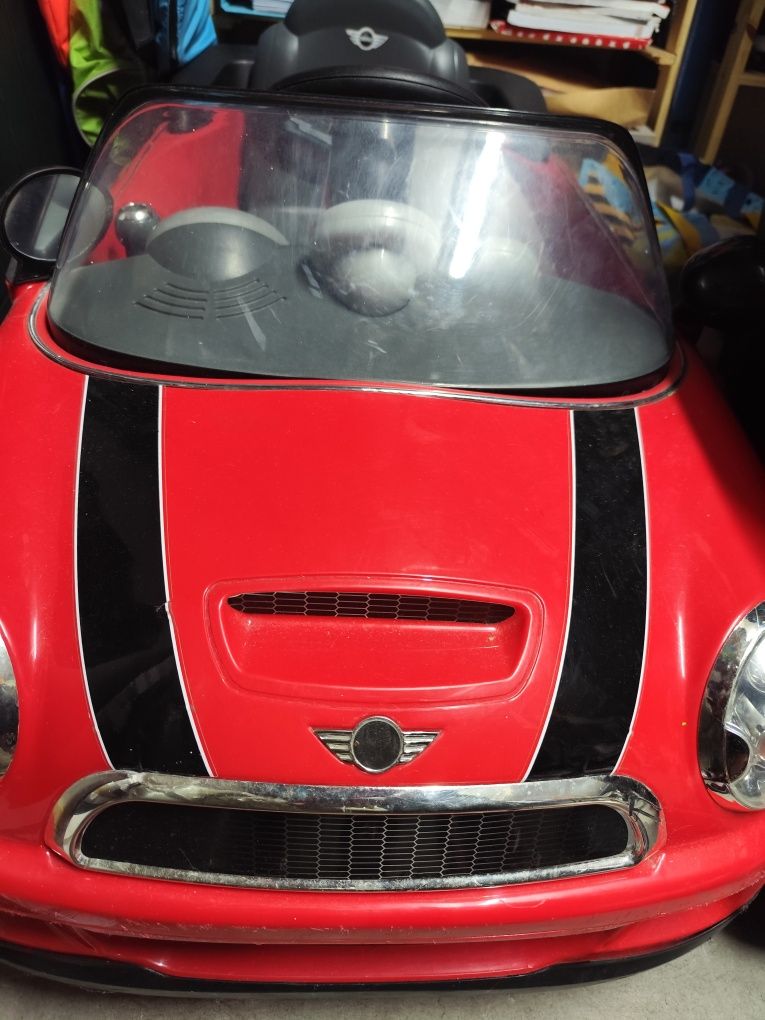 Mini Cooper eléctrico criança