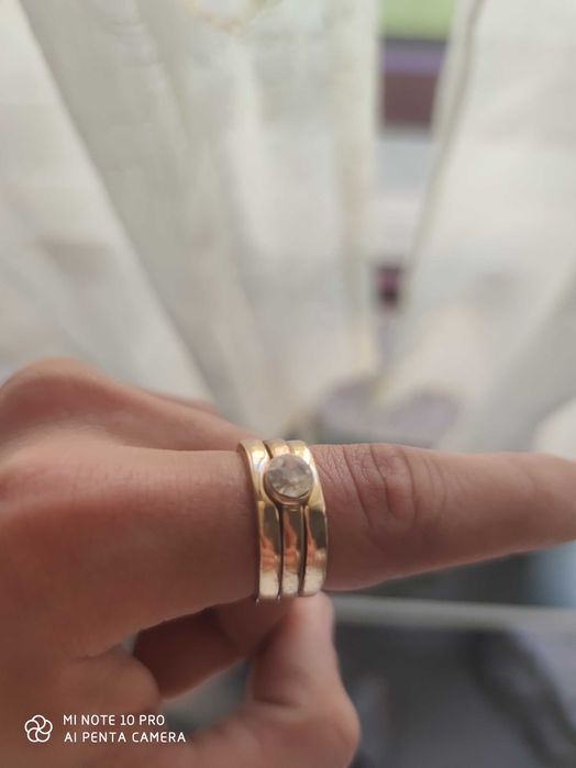 anel dourado . . . .