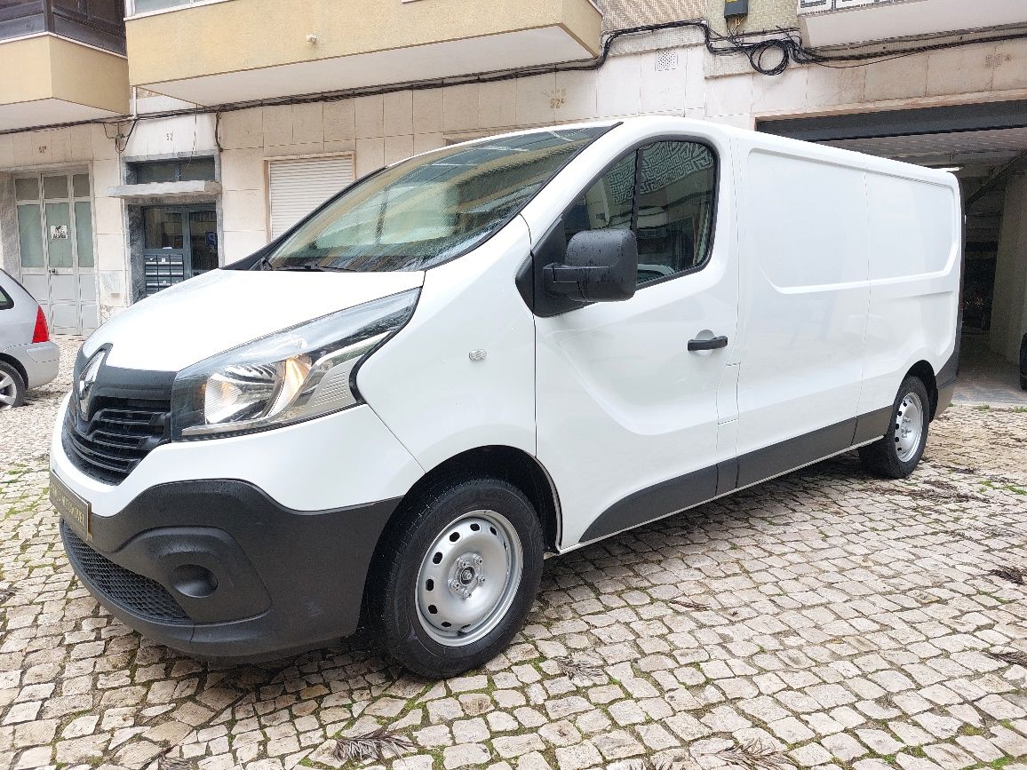 Renault Trafic 1.6 DCi Longa XL 125cv com IVA