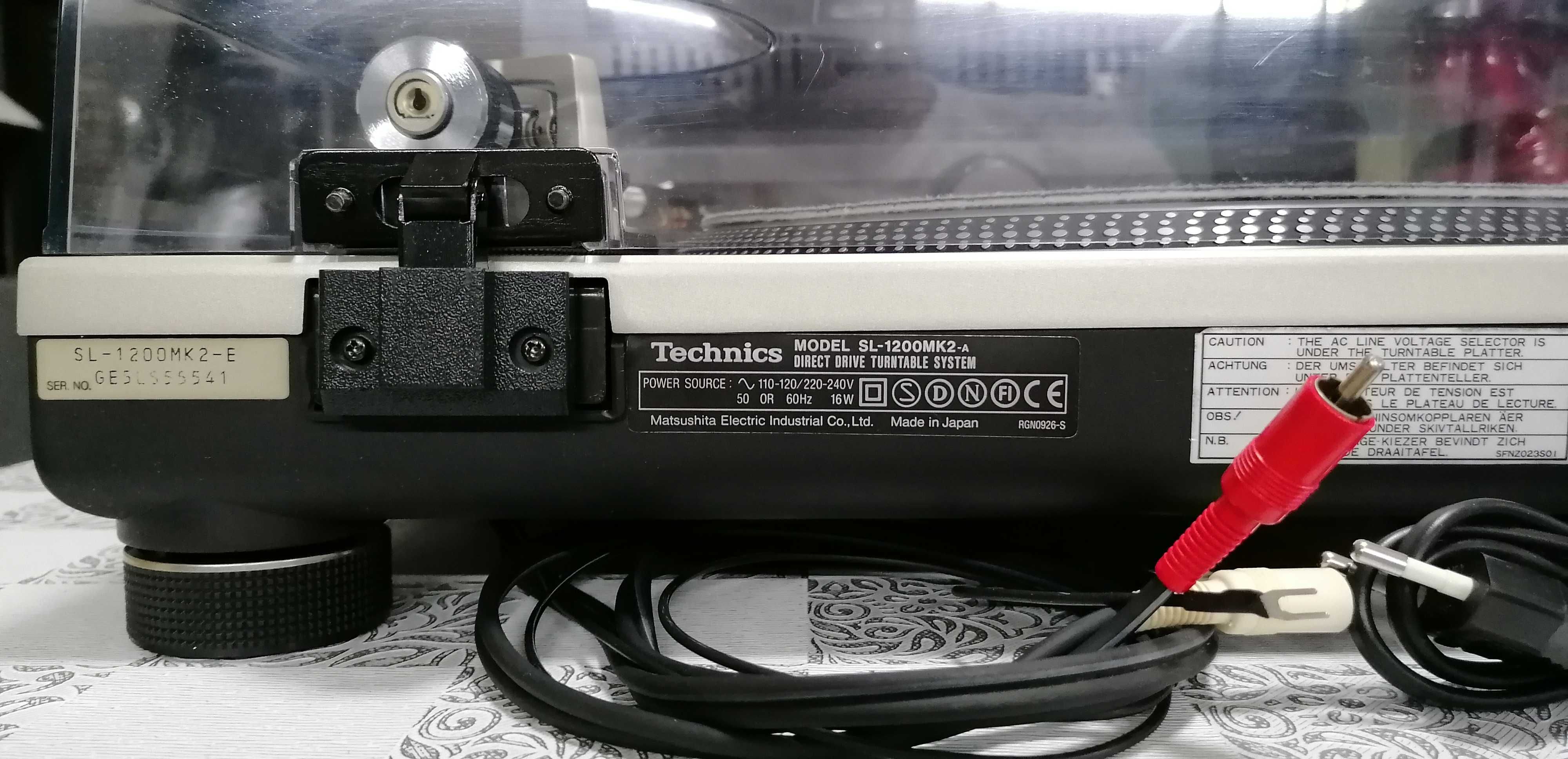 Gira-Discos Technics SL-1200MK2-A