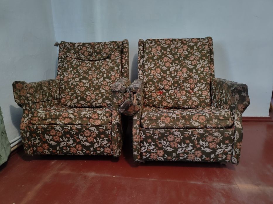 Крісла діван шкаф