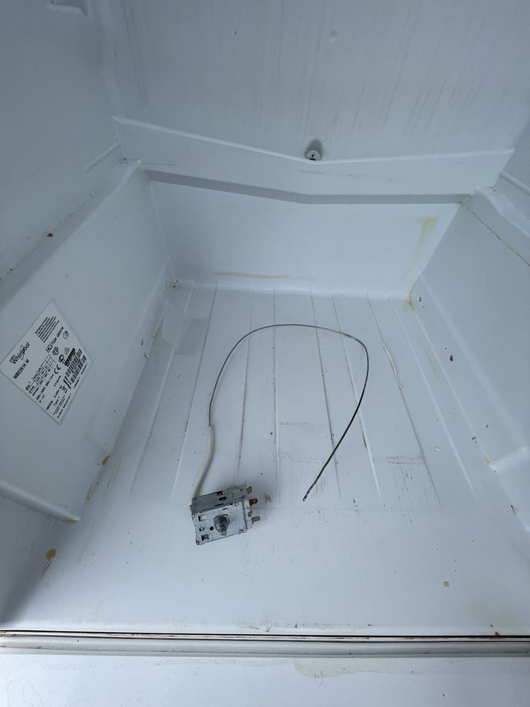 Холодильник Whirlpool WBE2614