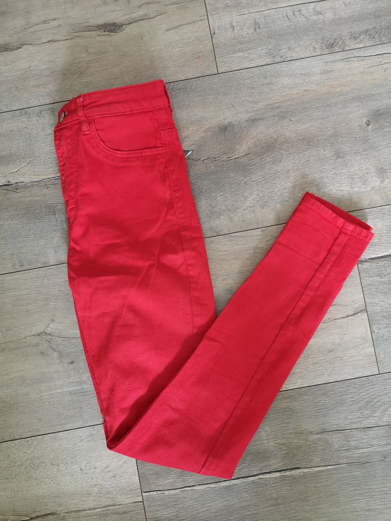 Spodnie jeansowe czerwone