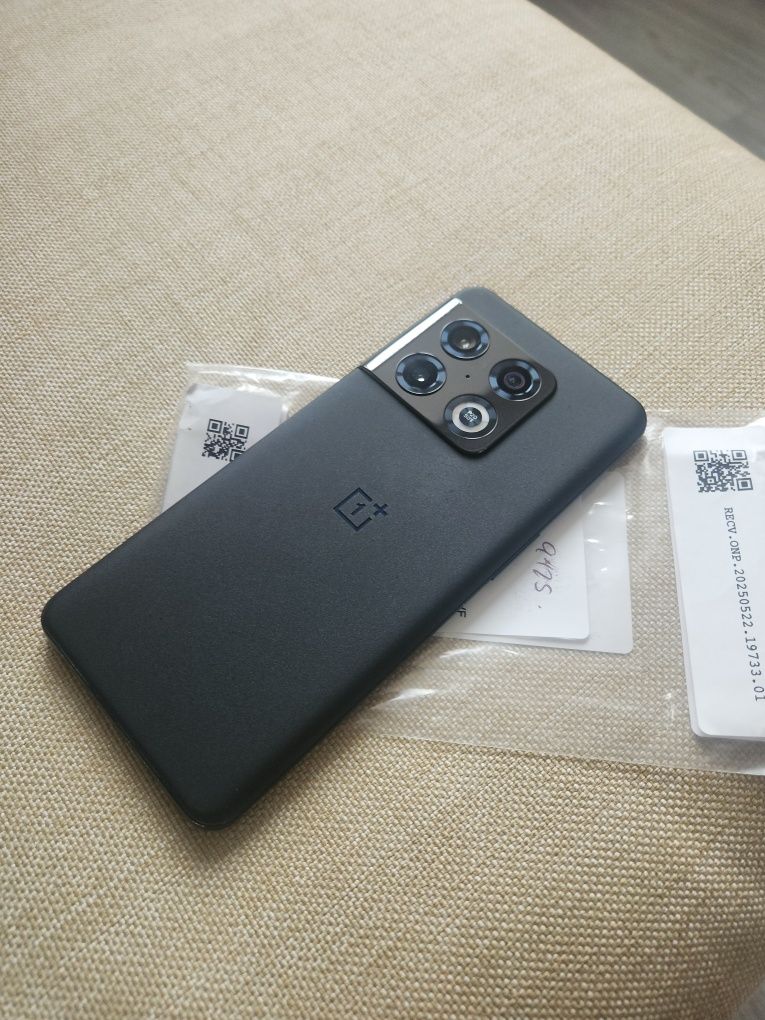 OnePlus 10 PRO 5G_12gb RAM/256 Gb флеш_ 6.7" AMOLED 1bilion colors