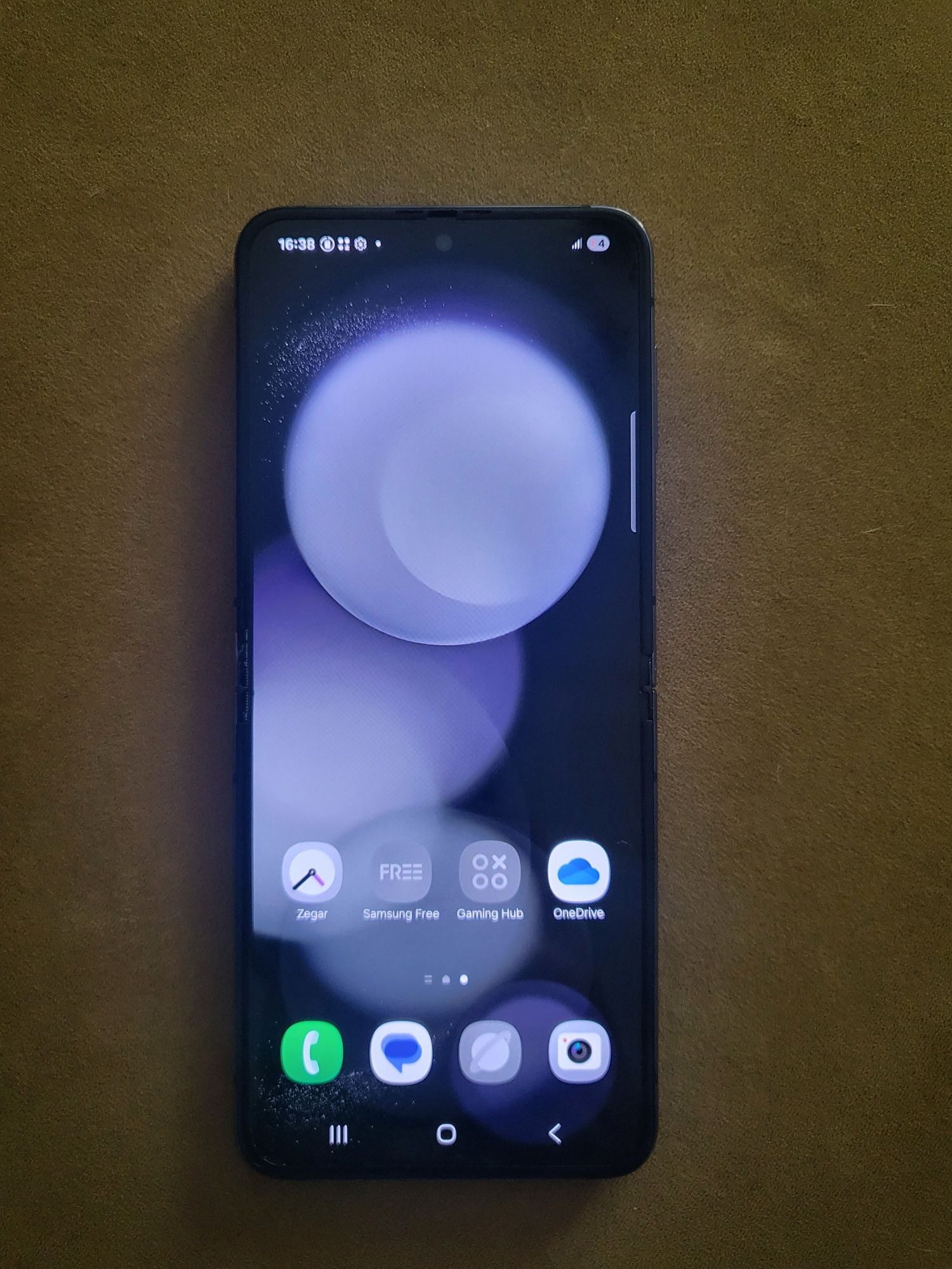 Samsung Galaxy Z Flip 5 – sprawny, z wgnieceniem i luzem na zawiasie