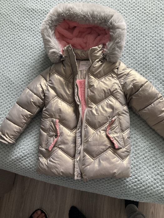 Куртка на дівчинку