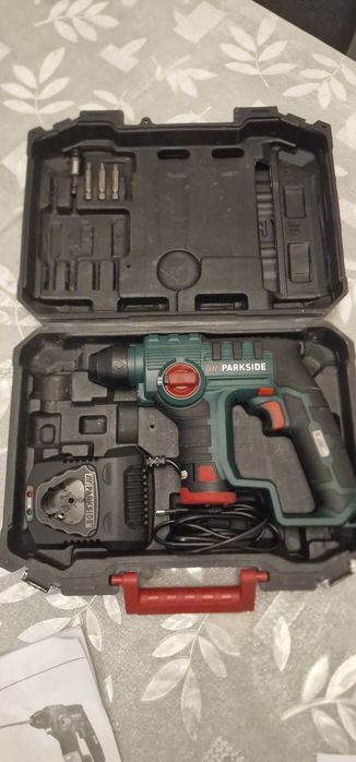 Martelo / berbequim com percussão PARKSIDE 12V Pack completo