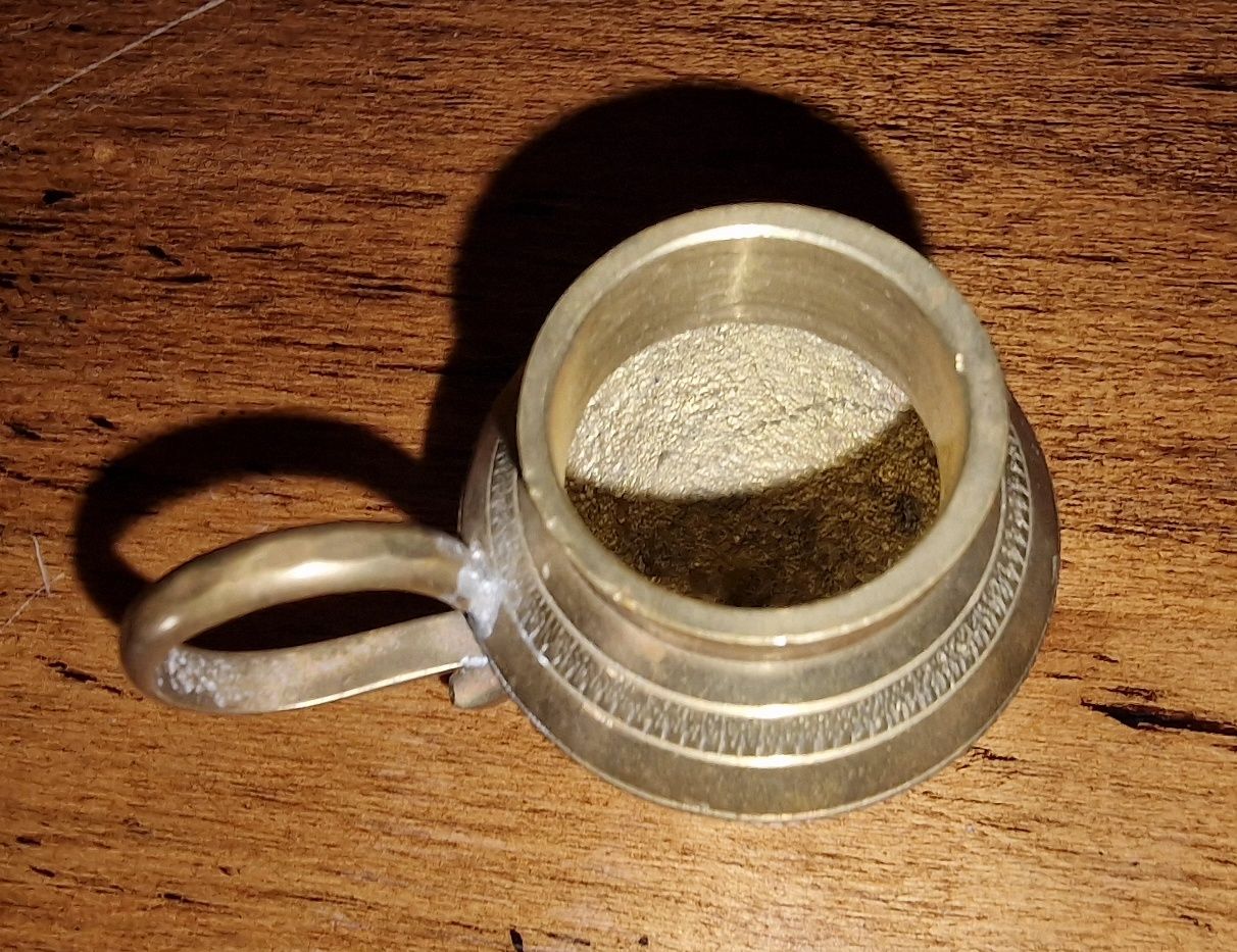 Copo em bronze - metal sólido dourado Antigo
