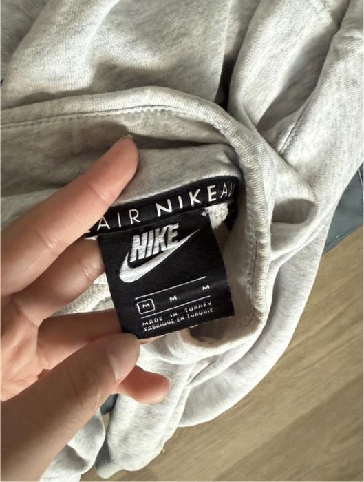 Сіра кофта найк.