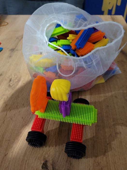 Конструктор з щетинками